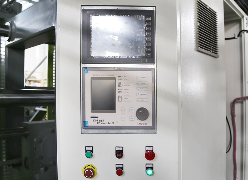 Technical requirements for wall thickness control of blow molding machines-Deman Machinery