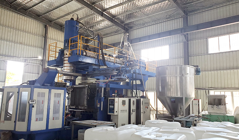 Requirements for large extrusion blow molding machine